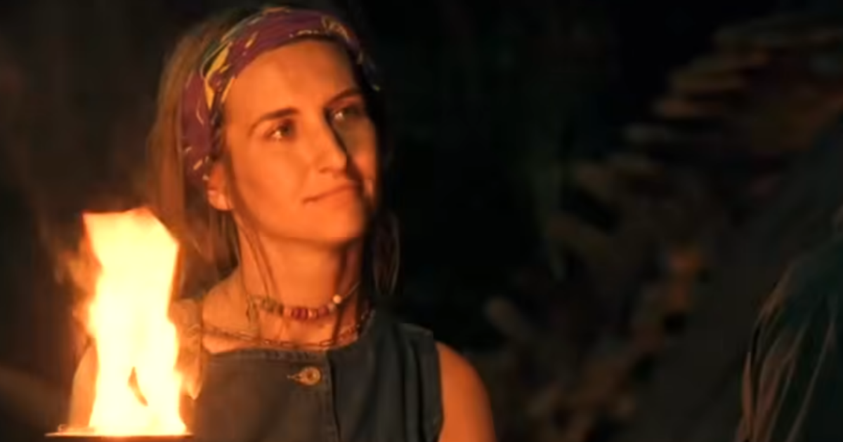 Jeff Probst snuffs Jenna Doore's torch on Survivor 51
