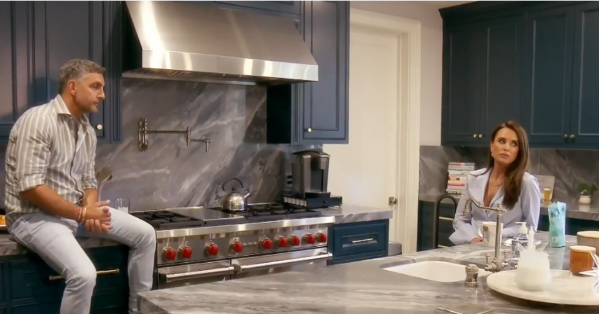 Kyle Richards and Mauricio Umansky in the kitchen