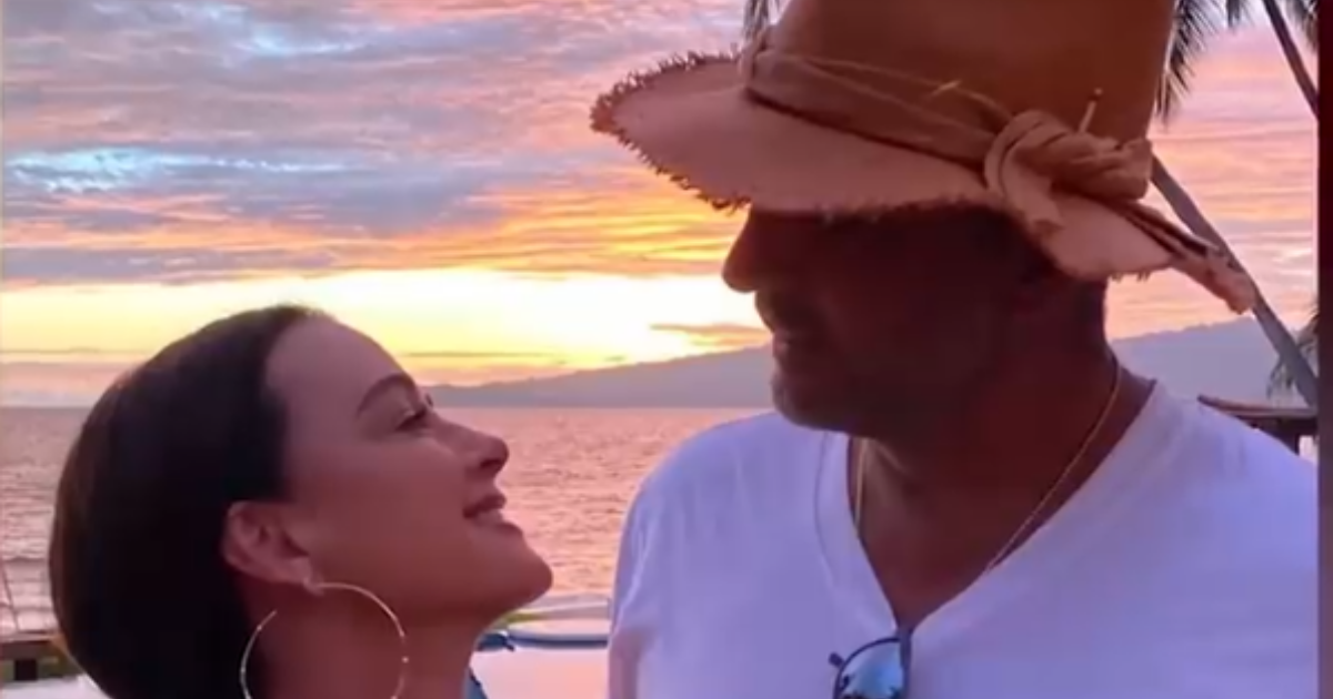 Kyle Richards and Mauricio Umansky at sunset